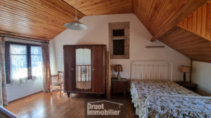 MAISON - GRANGE de 55m2 - garage et cour. CRUEJOULS.