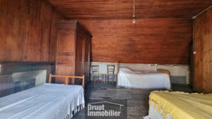 MAISON - GRANGE de 55m2 - garage et cour. CRUEJOULS.