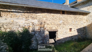 MAISON - GRANGE de 55m2 - garage et cour. CRUEJOULS.