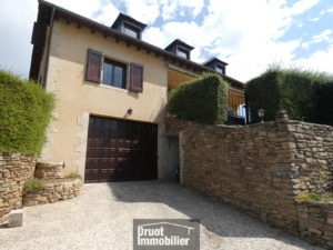 MAISON ST GENIEZ D'OLT -TERRAIN 670m2 - GARAGE