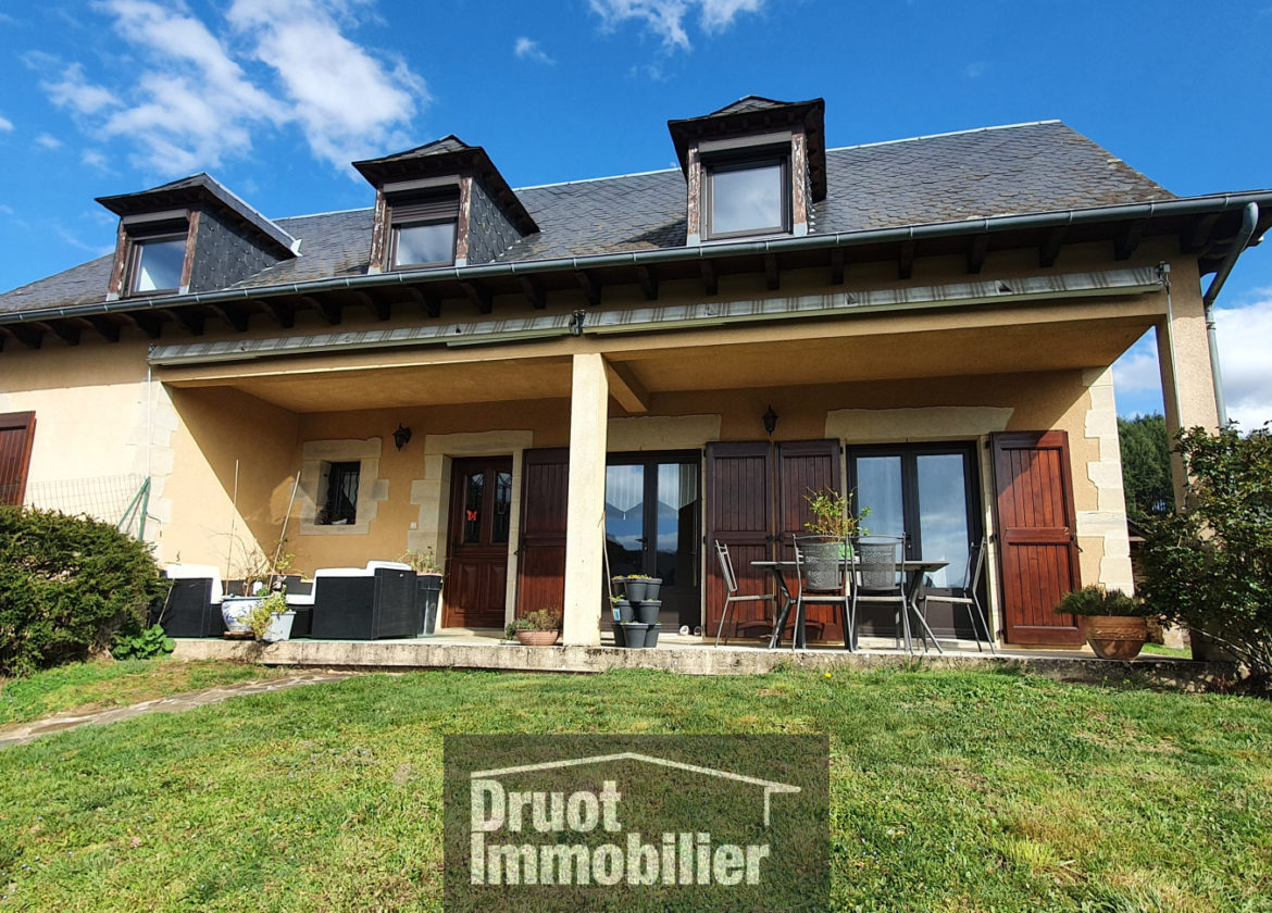MAISON ST GENIEZ D'OLT -TERRAIN 670m2 - GARAGE
