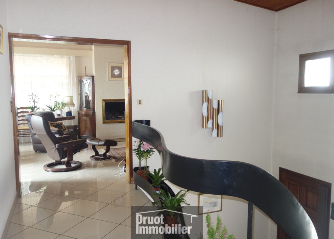 Maison T6 de ville avec garage