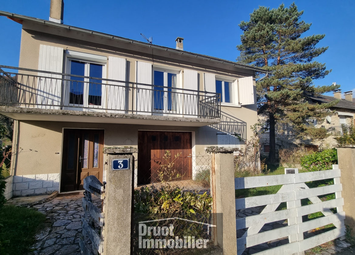 MAISON - TERRAIN - GARAGE St Geniez d'OLt Aubrac