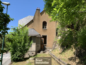 Maison type 5 années 30 avec terrain attenant - ENTRAYGUES SUR TRUYERE