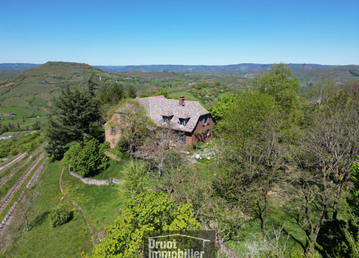 Maison Valady - 270m2 habitables - 7200m2 de terrain