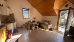 Maisonnette avec garage et jardin
