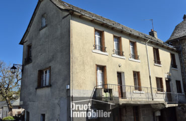 Maisons de village, garage, FLORENTIN LA CAPELLE