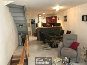 Petit Immeuble situé en centre ville à Entraygues sur Truyère
