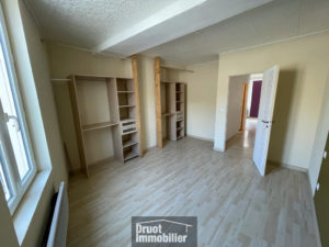 Petit Immeuble situé en centre ville à Entraygues sur Truyère