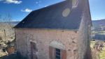 Petite maison à aménager avec terrain attenant