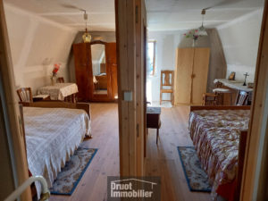PRADES D AUBRAC, maison Type 3 avec garage et extérieur.