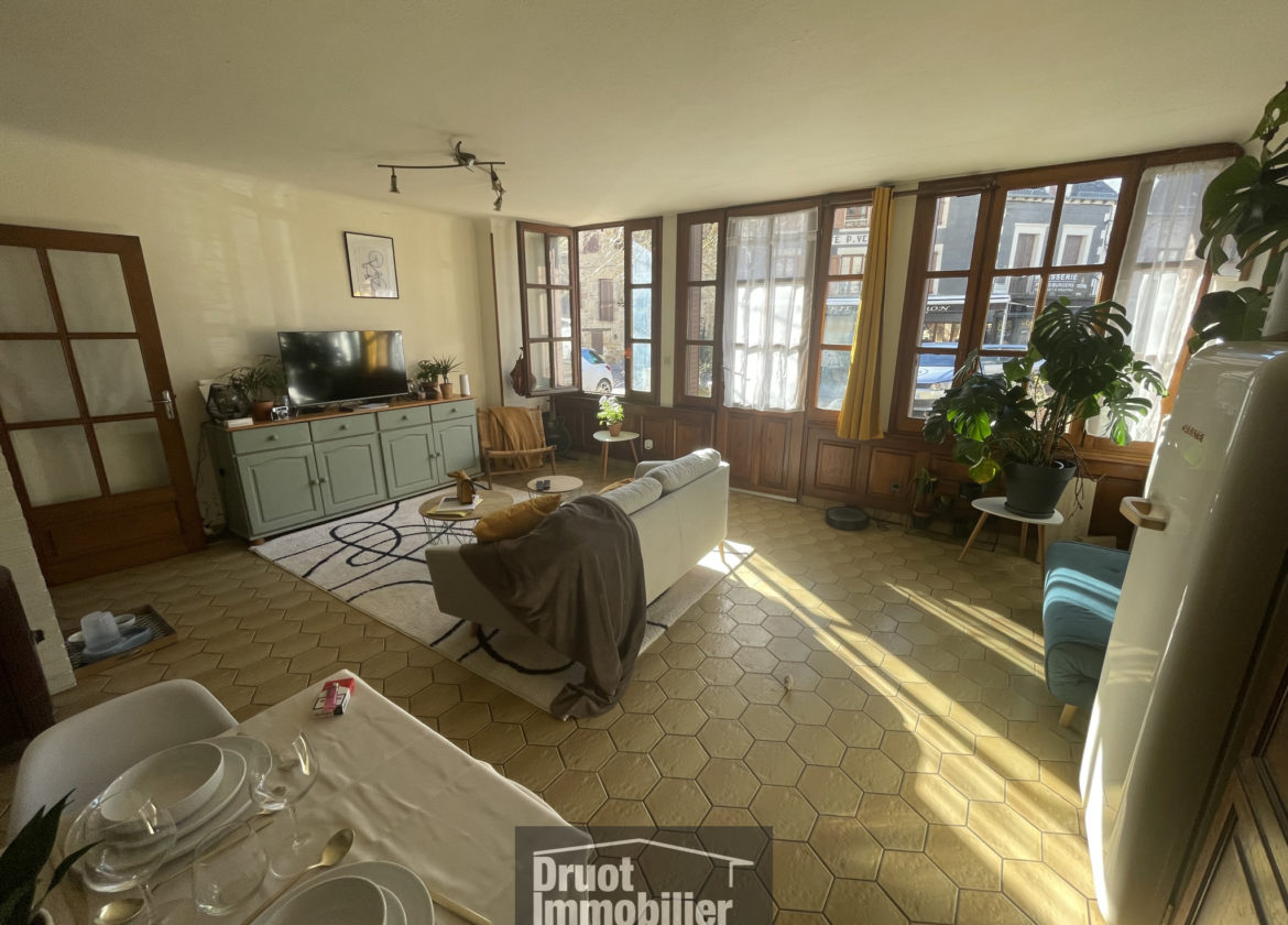 SAINT COME D'OLT, maison de village avec dépendance