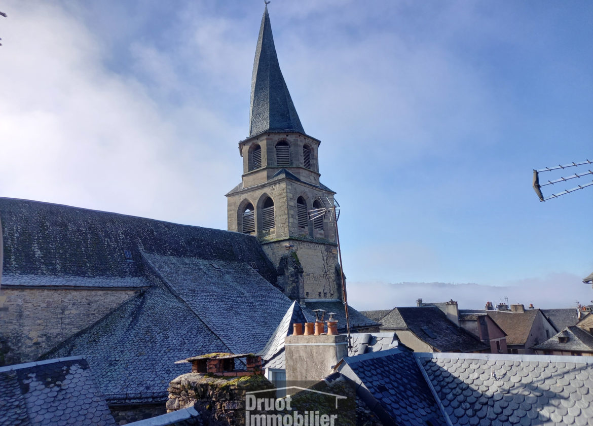 SAINT COME D'OLT, maison de village, rénovée, de Type 3