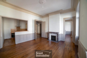 Tour de ville appartement T4 avec ascenseur et place de parking