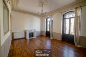 Tour de ville appartement T4 avec ascenseur et place de parking