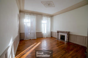 Tour de ville appartement T4 avec ascenseur et place de parking