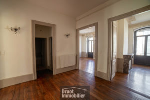 Tour de ville appartement T4 avec ascenseur et place de parking