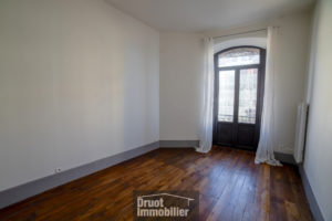 Tour de ville appartement T4 avec ascenseur et place de parking