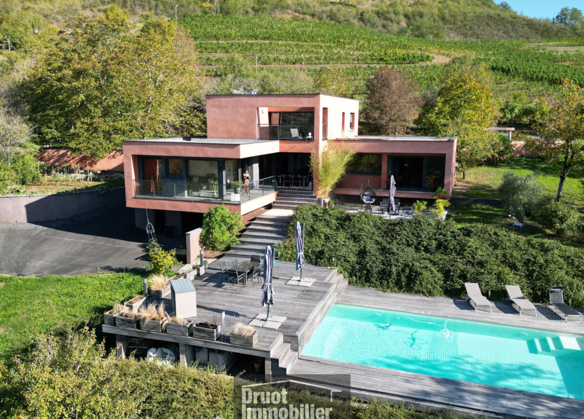 Villa Valady 190m2 habitables - 4400m2 de terrain