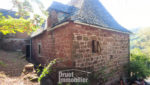 VILLECOMTAL, maison de Type 4 en pierre, garage, dépendance et jardin