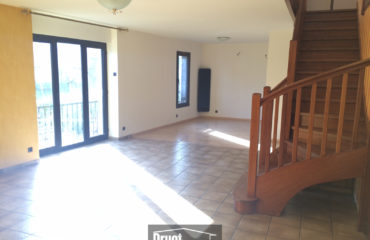 Appartement duplex T5 avec terrasse et grand garage, centre ville