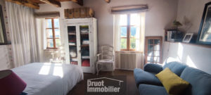 Bel ensemble immobilier rénové à 5 min d'Espalion