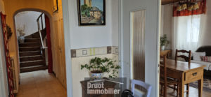 CAMPUAC, maison de village, cour intérieure, garage