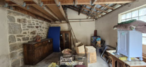 CAMPUAC, maison de village, cour intérieure, garage