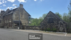 CASTELNAU DE MANDAILLES, maison de Type 3/4 en pierre avec jardin