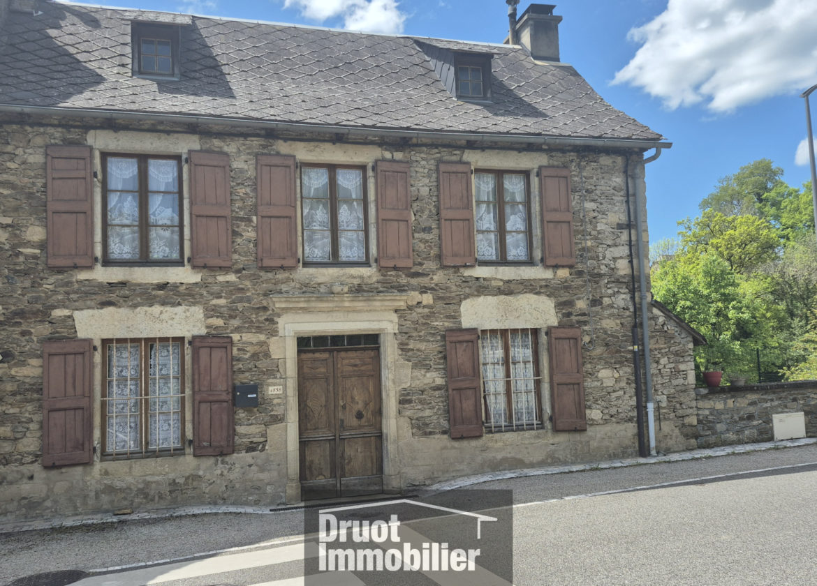CASTELNAU DE MANDAILLES, maison de Type 3/4 en pierre avec jardin