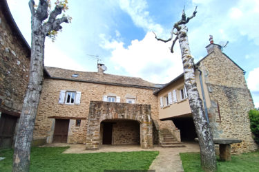 Corps de ferme avec grange et terrain