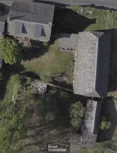 ESPALION, corps de ferme sur une parcelle de 4200 m2, à restaurer
