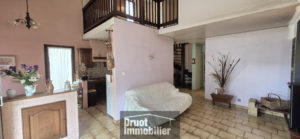 ESPALION, maison de ville, 4 chambres, terrain, garage.