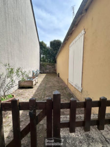 Maison avec cour attenante - LASSOUTS