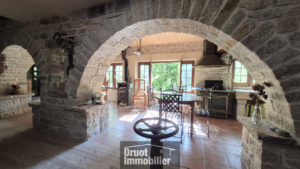 Ancien moulin, 8000 m2 de terrain, à 5 minutes de LAISSAC