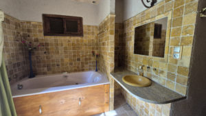 Ancien moulin, 8000 m2 de terrain, à 5 minutes de LAISSAC