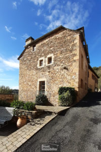 Bel ensemble immobilier rénové à 5 min d'Espalion