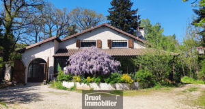 BOZOULS, grande maison de 150 m2 et dépendances sur une parcelle de 4400 m2
