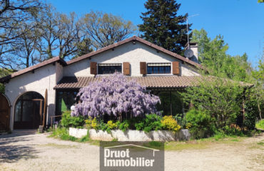 BOZOULS, grande maison de 150 m2 et dépendances sur une parcelle de 4400 m2