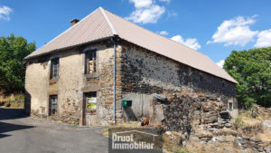  AUBRAC - MAISON GRANGE - TERRAIN - ASSAINISSEMENT COLLECTIF - CU validé