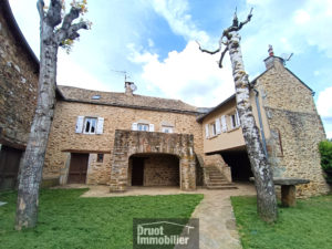 Corps de ferme avec grange et terrain