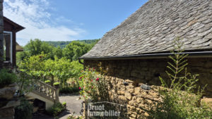 Corps de ferme sur plus d'1 hectare à 5 minutes d'Espalion.