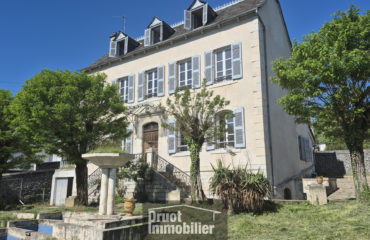 Ensemble de deux maisons, garage, terrain, ESPALION
