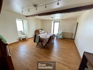 Ensemble immobilier à mi-chemin entre Espalion et Laguiole