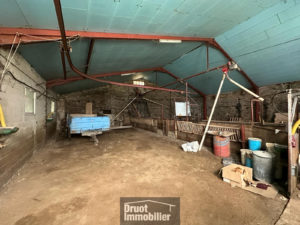 ENSEMBLE IMMOBILIER COMPOSÉ D'UN CORPS DE FERME ET DE 24 HECTARES DE TERRAIN