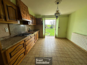 ENSEMBLE IMMOBILIER COMPOSÉ D'UN CORPS DE FERME ET DE 24 HECTARES DE TERRAIN