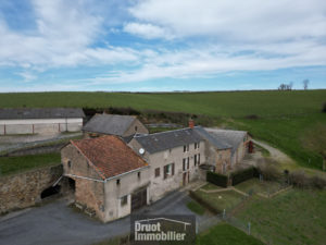 ENSEMBLE IMMOBILIER COMPOSÉ D'UN CORPS DE FERME ET DE 24 HECTARES DE TERRAIN