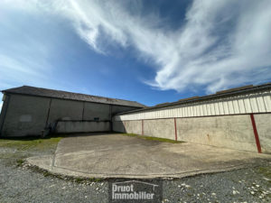 ENSEMBLE IMMOBILIER COMPOSÉ D'UN CORPS DE FERME ET DE 24 HECTARES DE TERRAIN