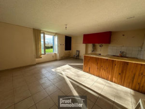 Ensemble Immobilier composé d'un corps de ferme et de 26 hectares de terrain