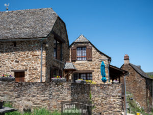 Ensemble immobilier en pierres - Coubisou